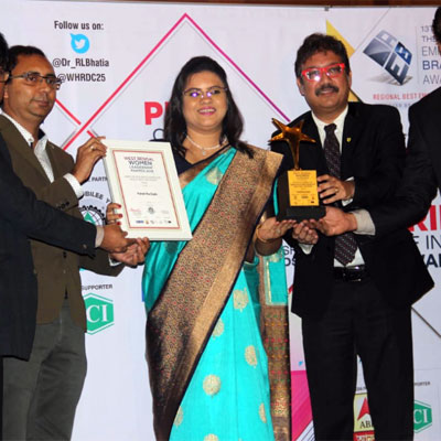 piyhalli roy gupta getting award